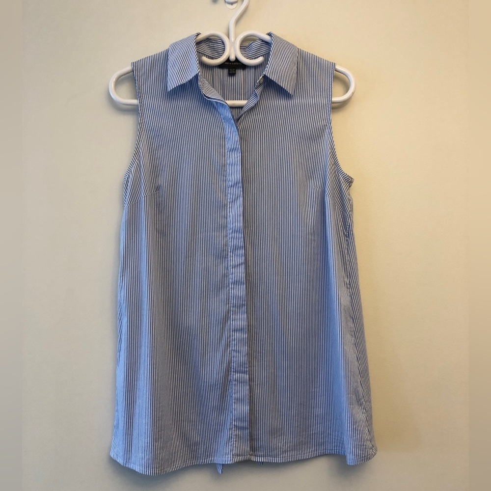 Lord and Taylor Lightweight Sleeveless Dress Shirt, Size XS